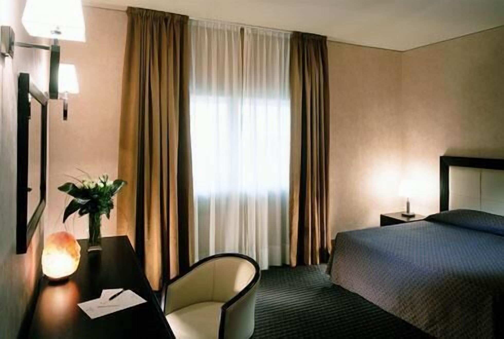 Hotel La Fenice Belpasso Bagian luar foto